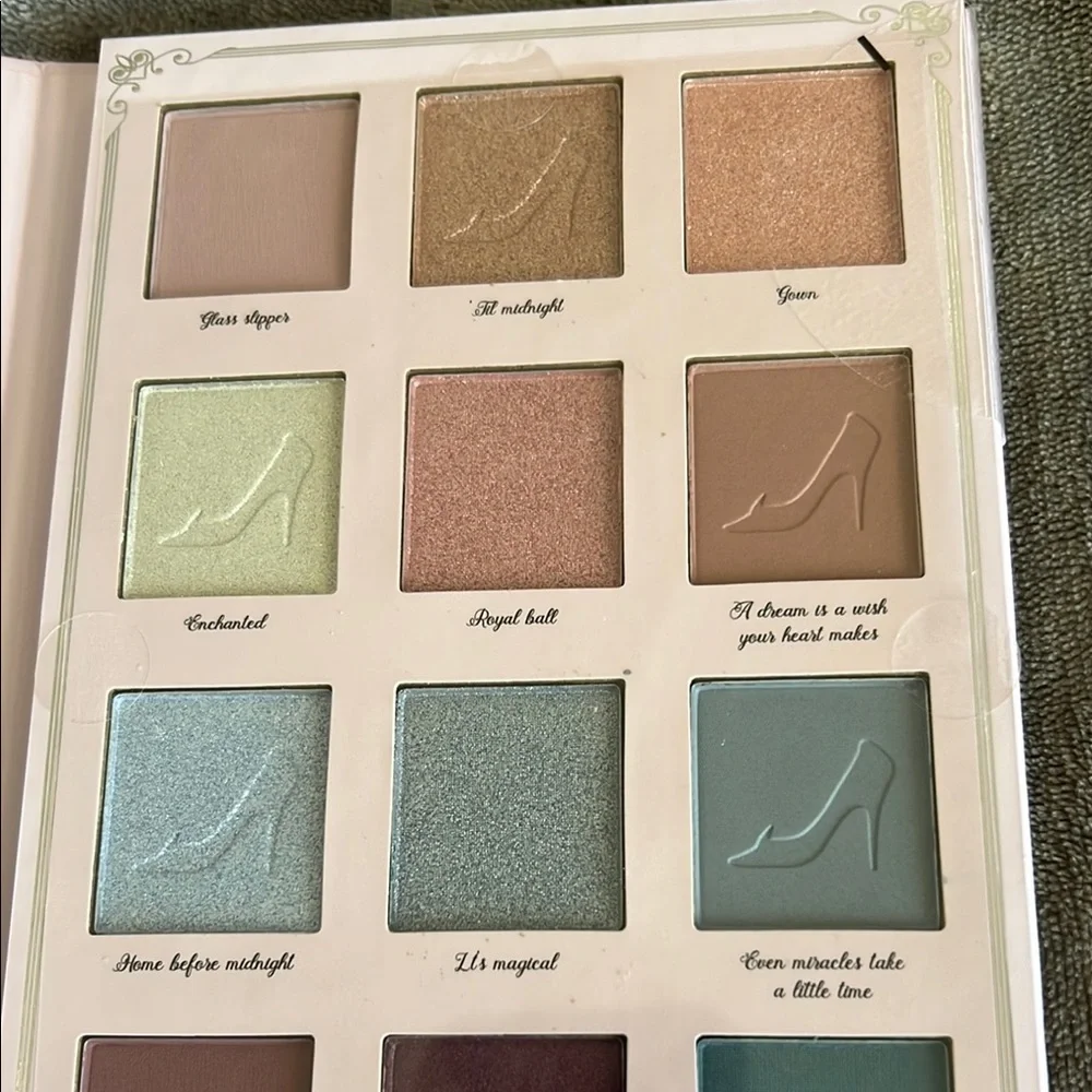 Disney Cinderella Enchanted Blue and‎ Pink Eyeshadow